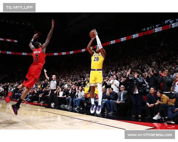 詹姆斯不看人传球助八村塁绝杀，再现组织功力